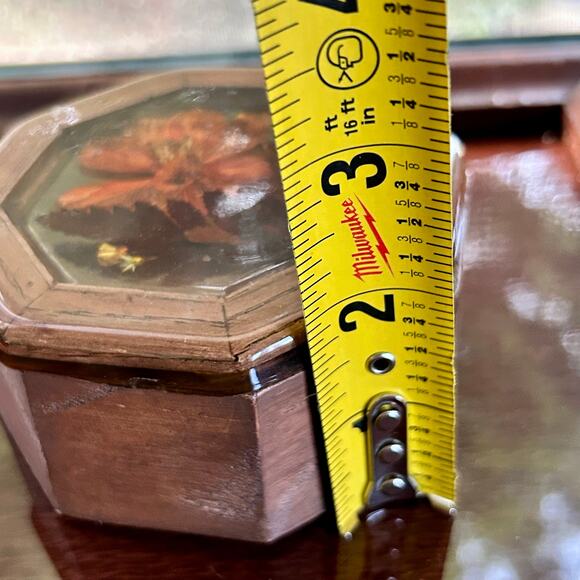 Vintage Octagon Wood Trinket Box with Pressed Flowers - 1970s Keepsake Box - Picture 10 of 10